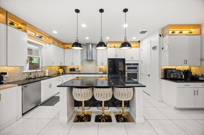 Foto del edificio - 8109 Ludington Cir