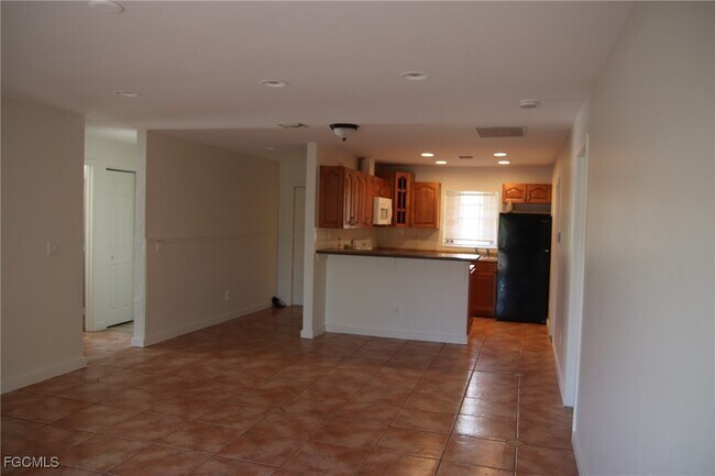 Foto del edificio - 320 Harry Ave S