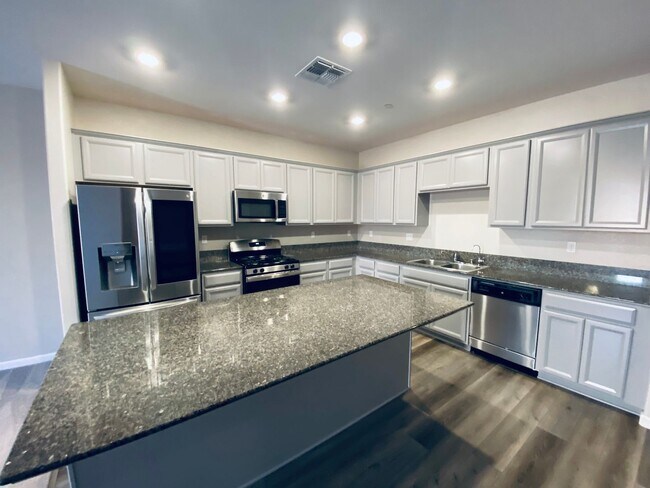 Building Photo - Spacious 3 Bedroom, 2 Bath Home for Rent W...