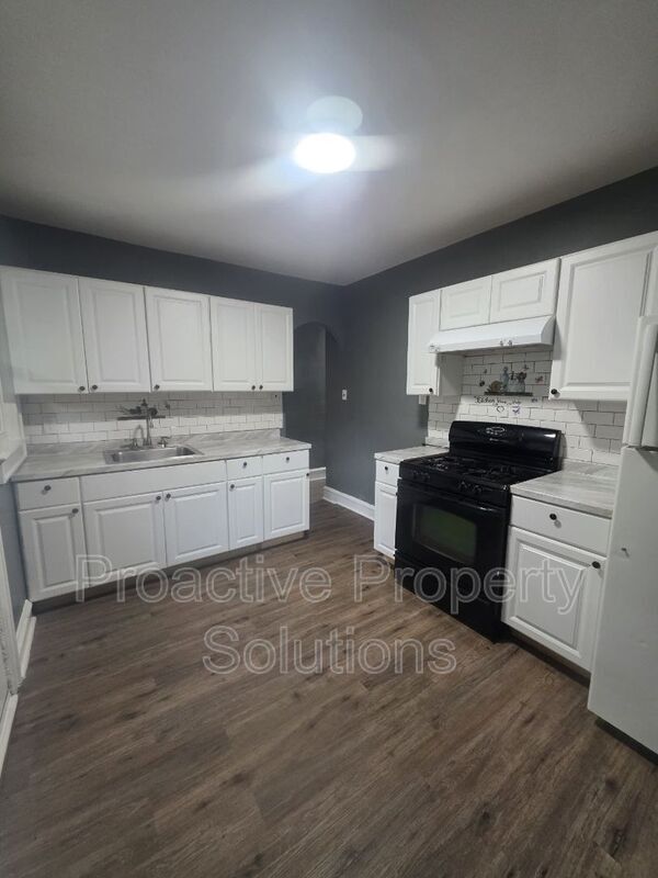 Building Photo - 532 Alder St