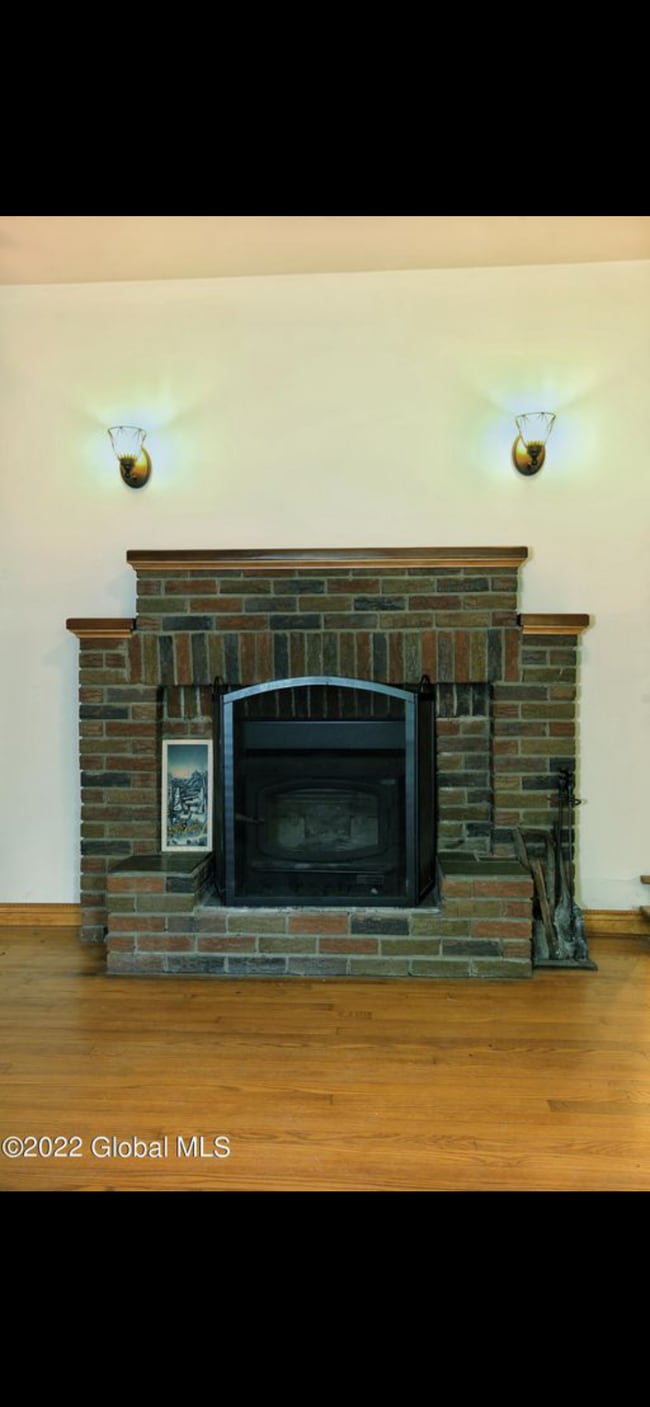 Building Photo - 365 Closson Rd