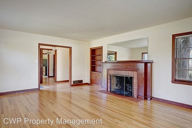 Building Photo - 2 br, 1.5 bath House - 1111 San Rafael Street