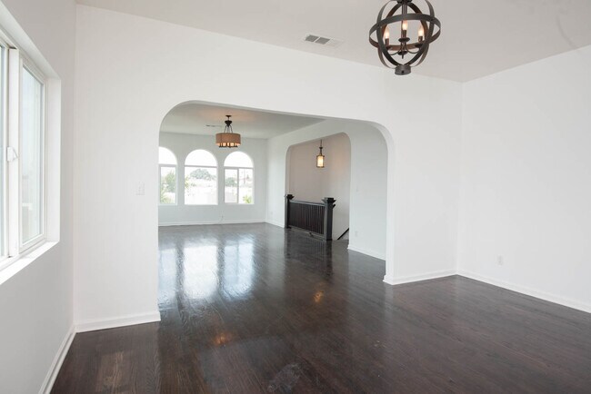 Foto del edificio - 2104 S Palm Grove Ave