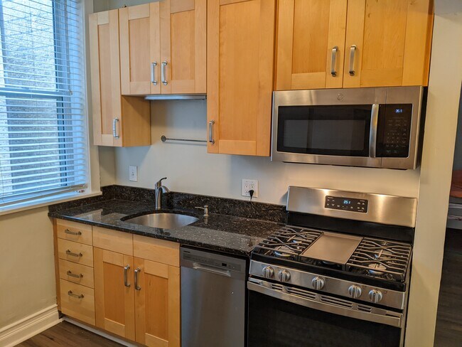 Building Photo - 837 Judson Ave