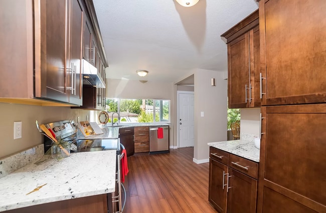 Kitchen on the Main - 1426 Queen Ave NE