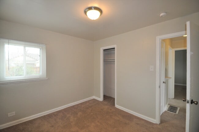 Building Photo - 2525 Olive St