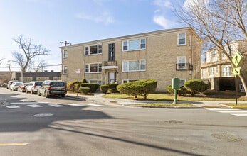 Building Photo - 6556 N Northwest Hwy