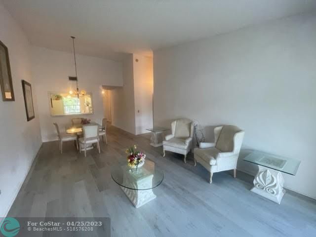 Foto del edificio - 3529 Englewood Dr