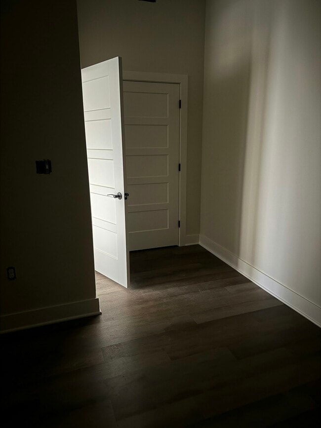 Building Photo - 106 E Erie St