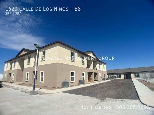 Building Photo - 1620 Calle de los Ninos Ave