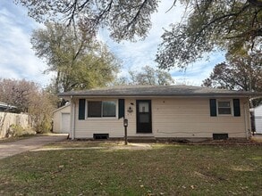 Building Photo - 414 S Mt Carmel St