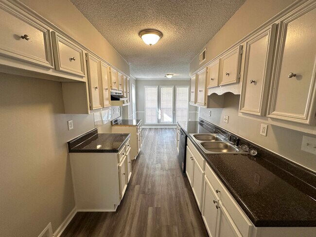 Foto del edificio - 4627 Chelwood Dr