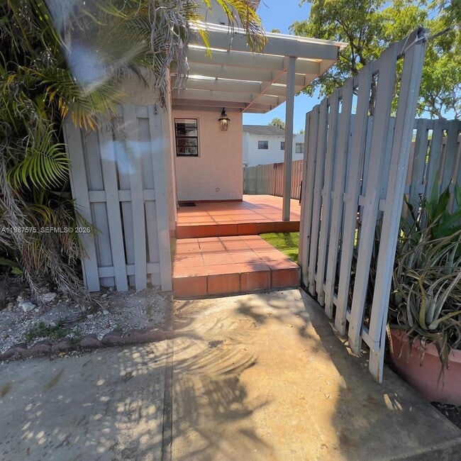Building Photo - 10550 NW 7th Terrace