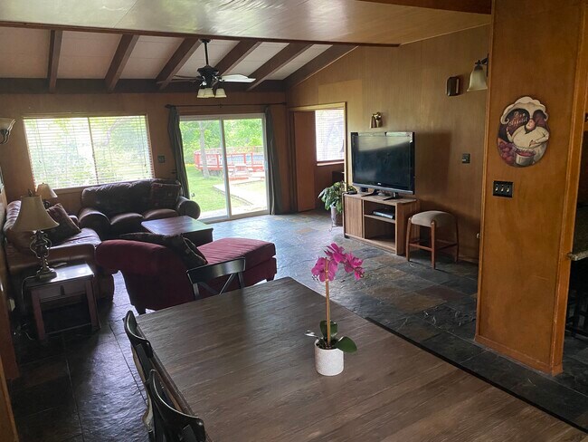 Foto del edificio - 513 W Oak Dr