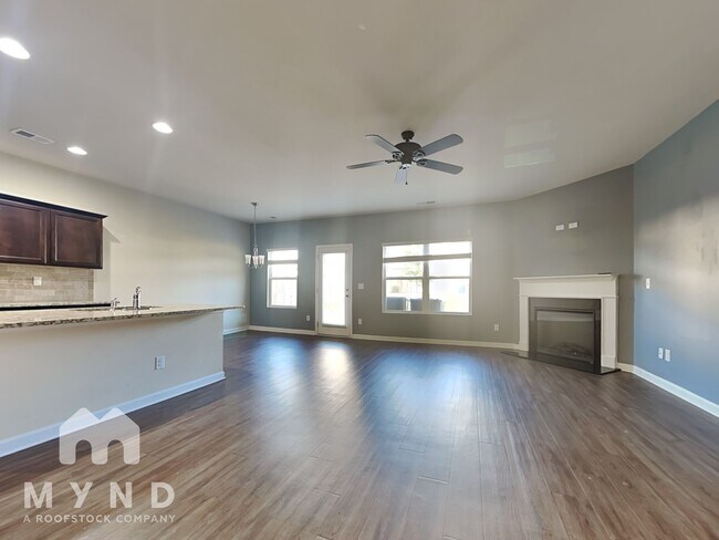 Building Photo - 3020 Hendrick Dr
