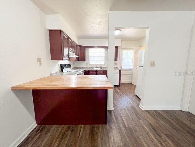 Foto del edificio - 5620 NW 23rd Terrace