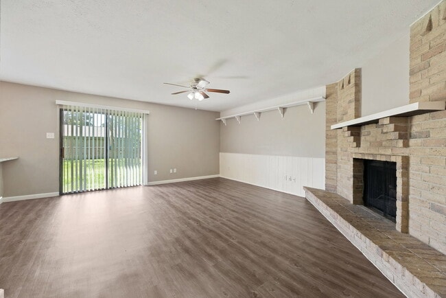 Foto del edificio - 17615 Autumn Hills Dr