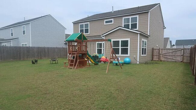 Building Photo - FOX RIDGE