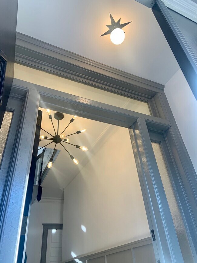 Entry - 118 35th St