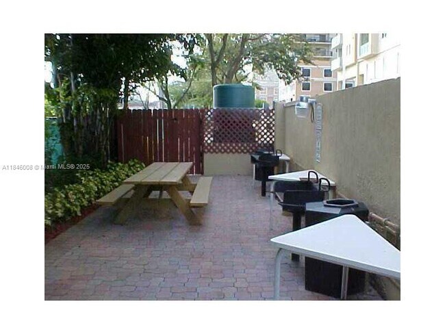 Foto del edificio - 3500 Coral Wy