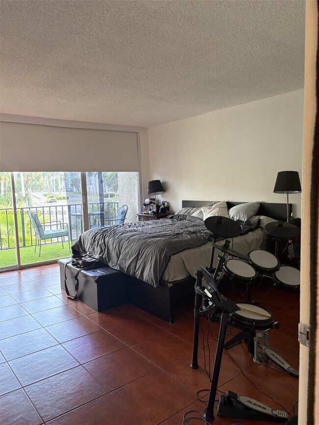 Foto del edificio - 2200 NE 7th St
