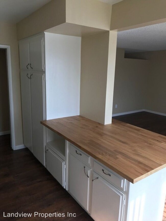 Building Photo - 273 W Alpine St