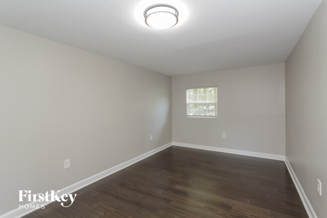 Building Photo - 5412 Hilltop Cir