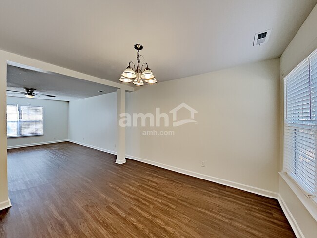 Foto del edificio - 900 Crowders Woods Dr