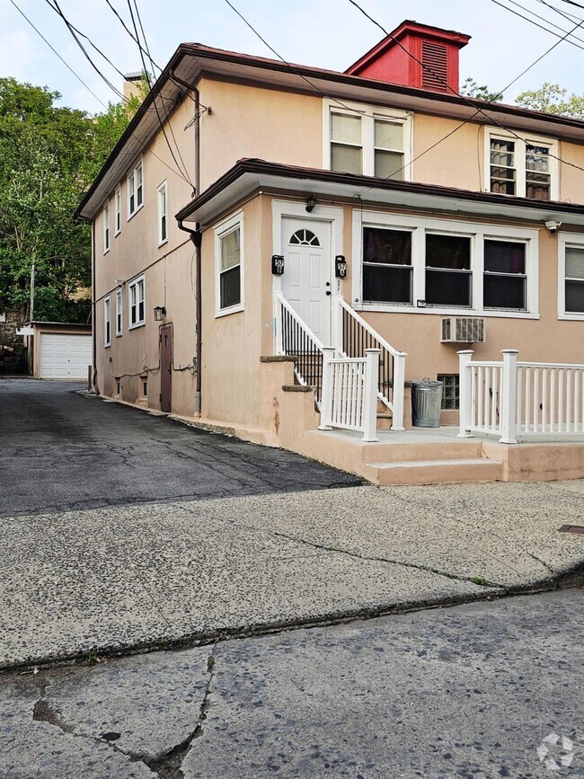 Building Photo - 57 Hartley Ave