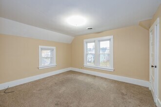 Building Photo - 355 Doty St