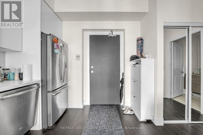 Building Photo - 33 Shore Breeze Dr