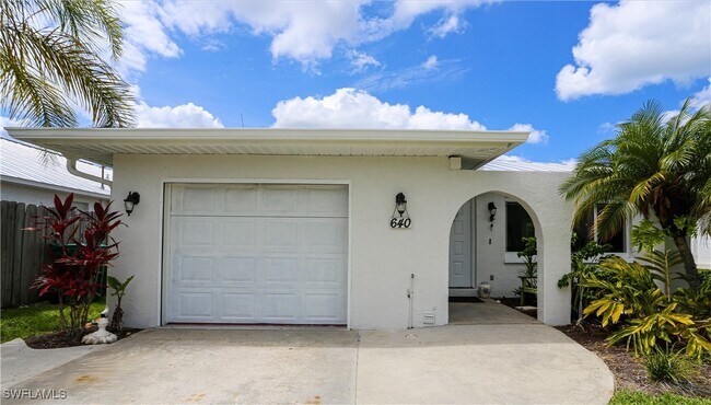 Foto del edificio - 640 104th Ave N