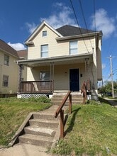 Building Photo - 901 Clarendon Ave SW
