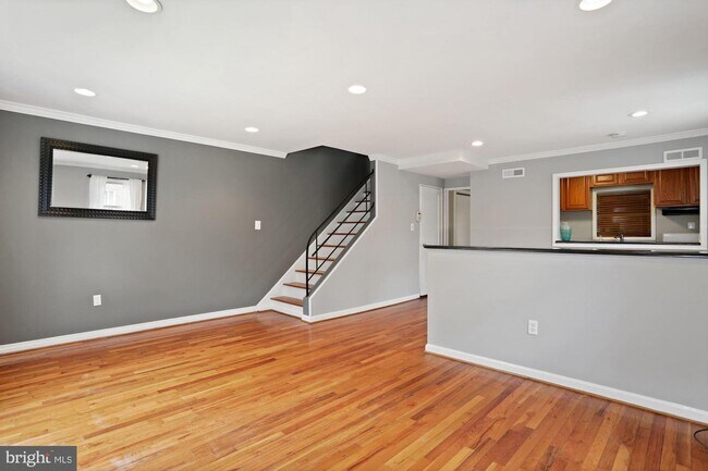 Foto del edificio - 6104 Longfellow St