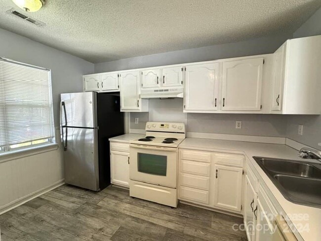 Building Photo - 11106 Whitlock Crossing Ct