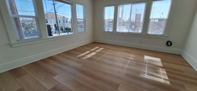 Building Photo - 507 W 59th Pl