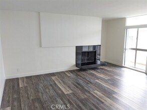 Building Photo - 11942 Darlington Ave