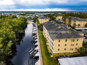 Building Photo - 1789 Four Mile Cove Pkwy