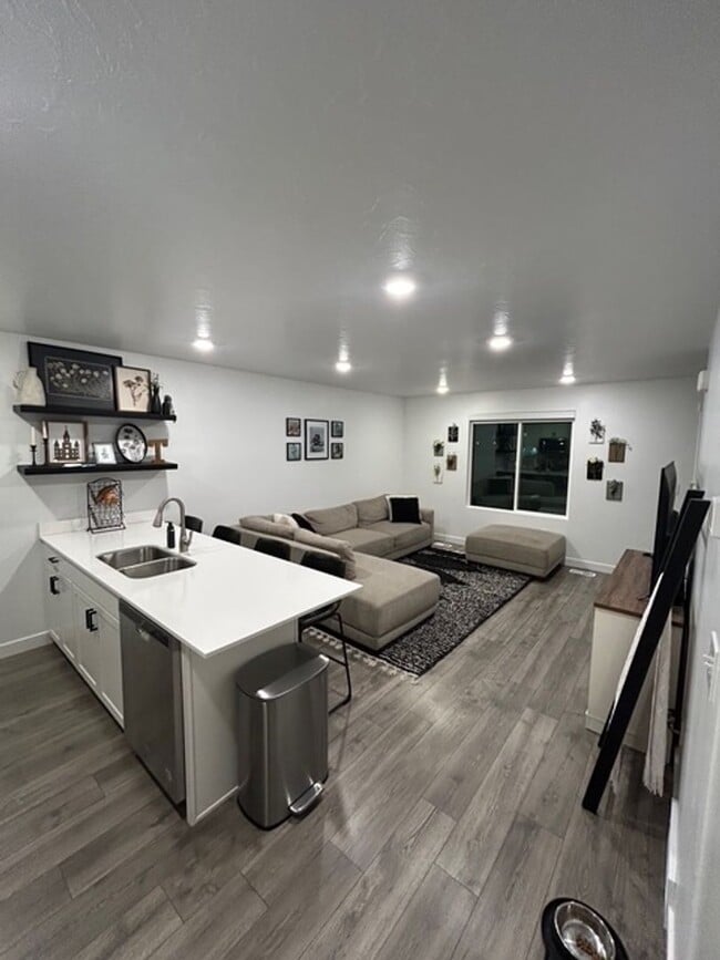 Foto del edificio - Gorgeous Townhome!!!