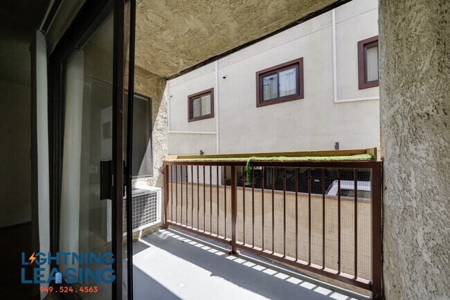 Foto del edificio - 6827 Whitsett Ave