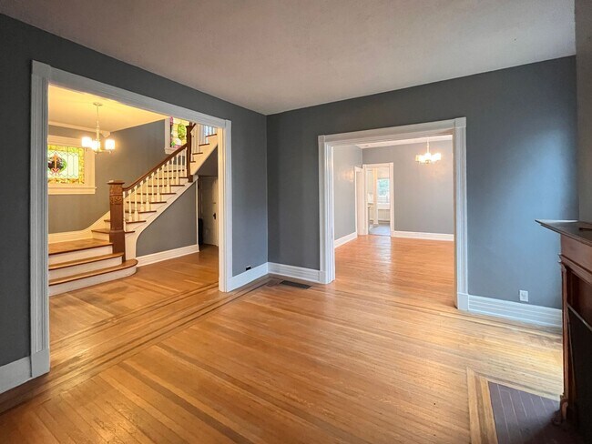 Foto del edificio - Four Bedroom Historic Clifton Gem!