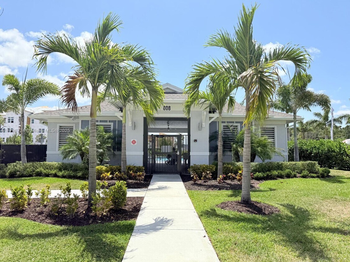 Foto principal - 522 Rivergrass St