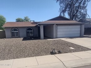 Building Photo - 2326 W Estrella Dr