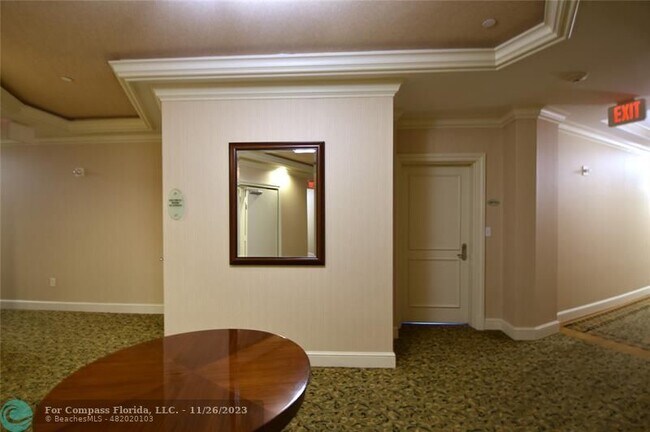 Foto del edificio - 20000 E Country Club Dr
