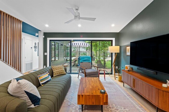 Foto del edificio - 3205 Locke Ln