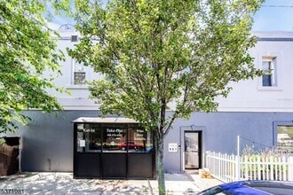 Building Photo - 230 Trumbull St