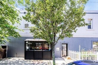 Building Photo - 230 Trumbull St
