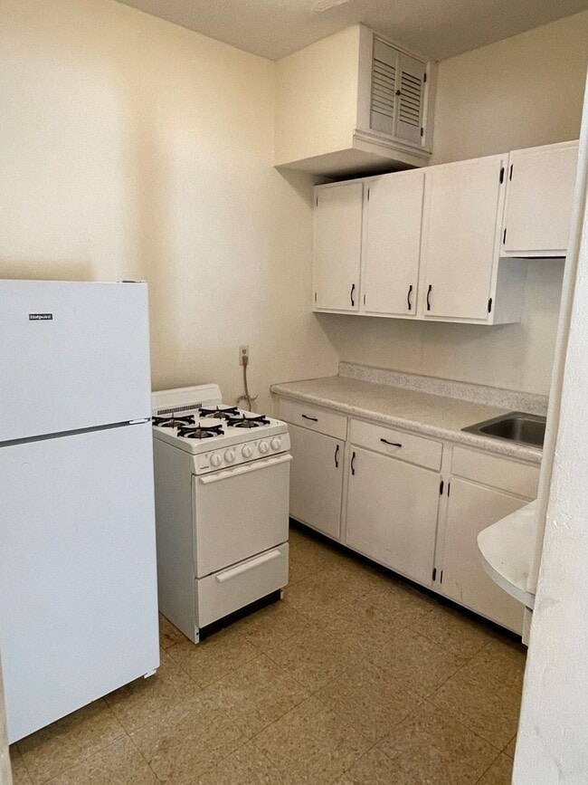 Building Photo - 1BD/1BA Uptown!