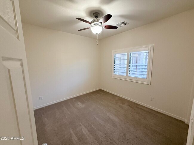 Foto del edificio - 16549 W Rowel Rd