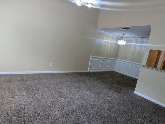 Building Photo - 2445 Emerald Ridge Loop